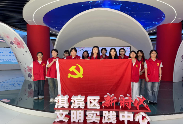 太阳成tyc7111cc员工党支部联合淇滨区新时代文明实践中心开展六一主题党日志愿服务活动